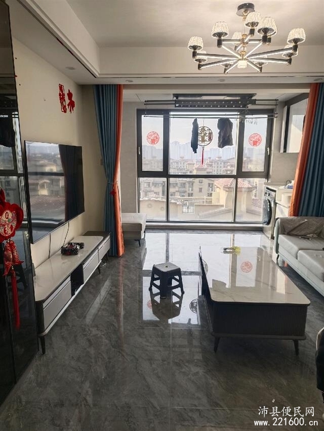卢卡庄园 品质小区 全屋地暖精装三室 包老证 采光视野非常舒适 拎包入住