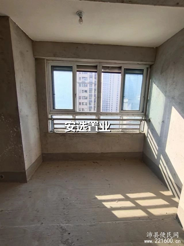 侨城中央学府经典三室两厅一卫.毛坯.任意装修.小区人车分离.楼王位置.最合适一套