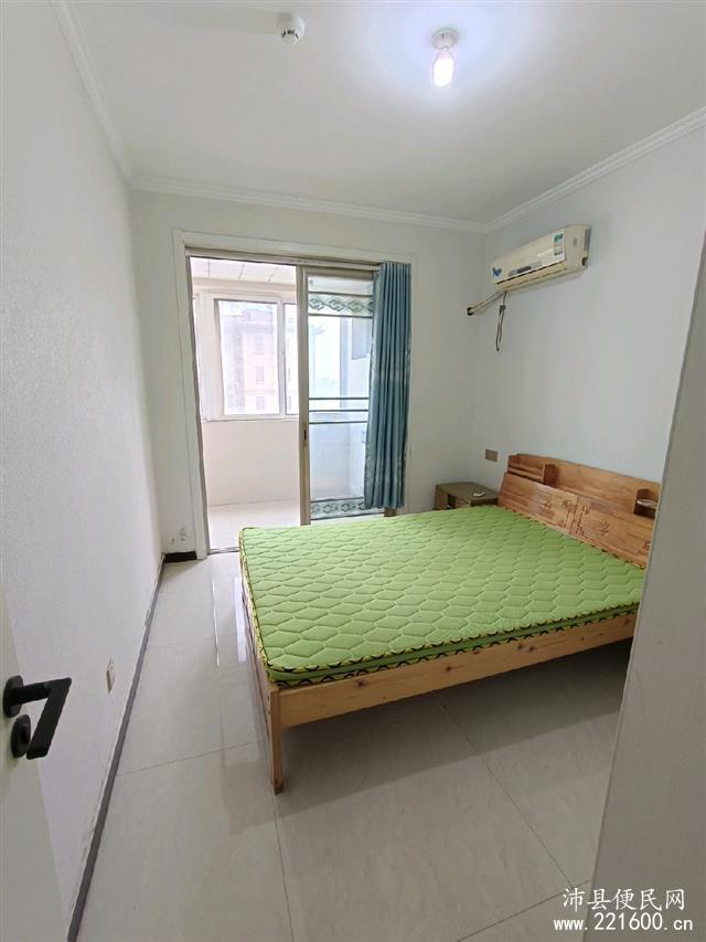 曙光沛初中学区房三室急售地理位置优越居住舒适暖气房，真实房源靠谱。