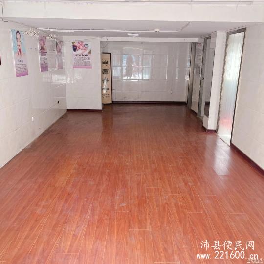 出售中央御景1室1厅1卫58平米车库